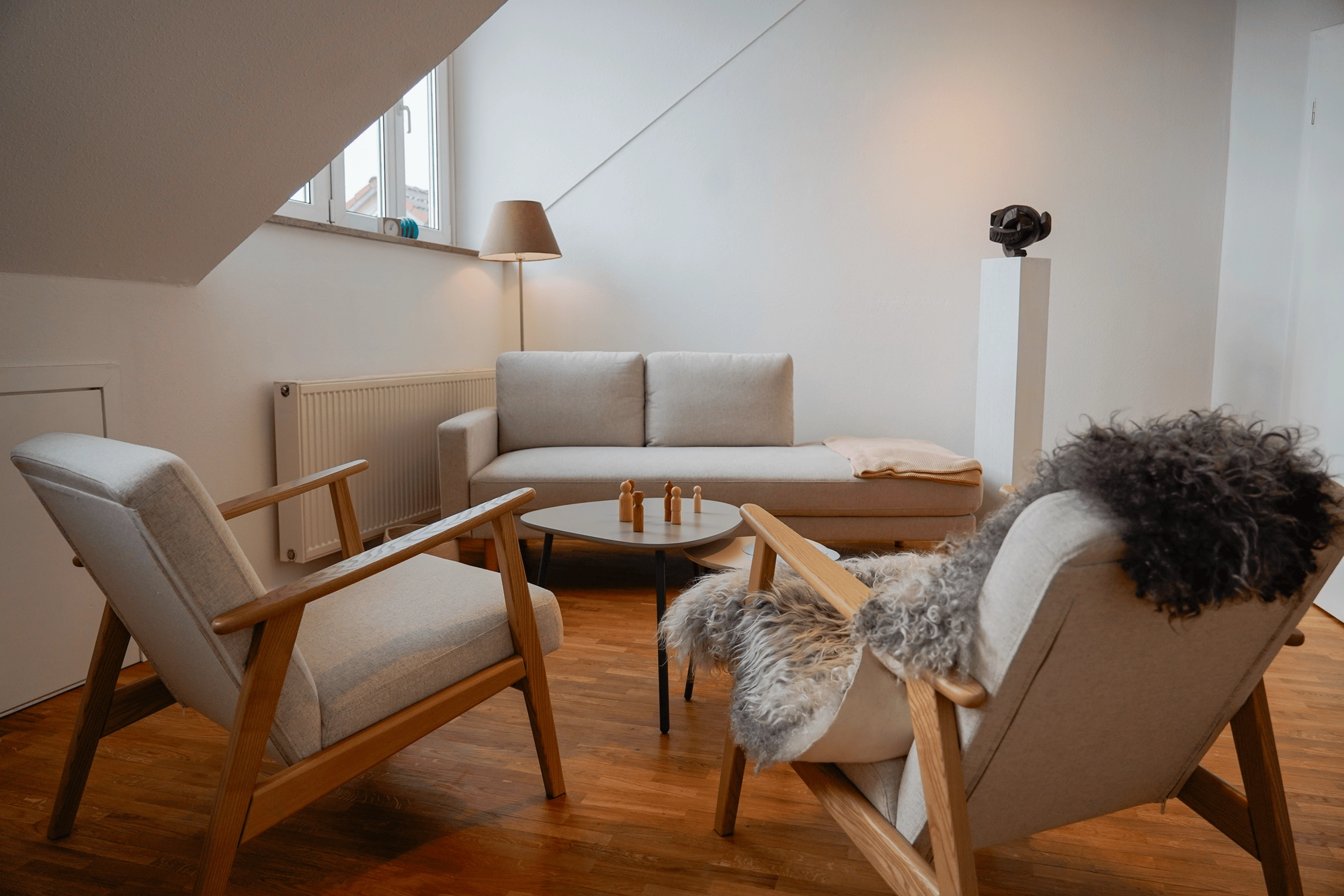 Beratungszimmer mit gemütlicher Einrichtung für psychologische Beratung in Weßling.